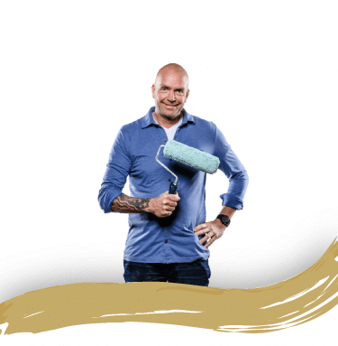 Stefan de Groot met verfroller